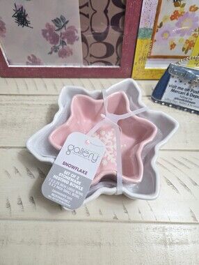 Tabletops Gallery Snowflake Set of 2 Stoneware Nesting Bowls, NWT